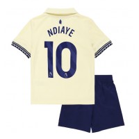 Stroje piłkarskie Everton Iliman Ndiaye #10 Koszulka Wyjazdowej dla dzieci 2025-26 Krótki Rękaw (+ szorty)